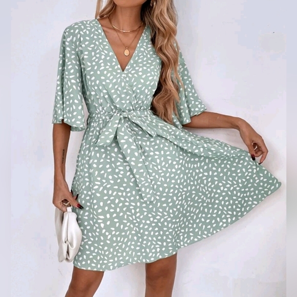 * New Boho Short Flutter Sleeve Wrap Front Dress Belted Green White - Picture 3 of 7